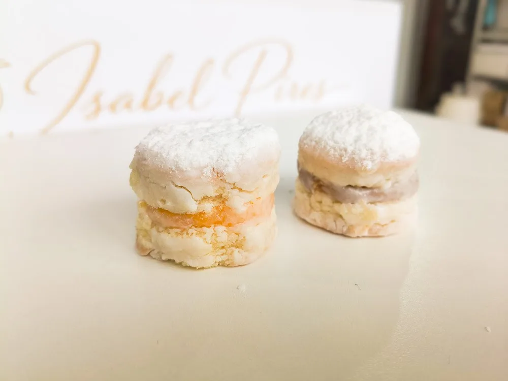 Bem-casados com a marca da identidade visual de Isabel Pires, confeitaria artesanal, bem casados